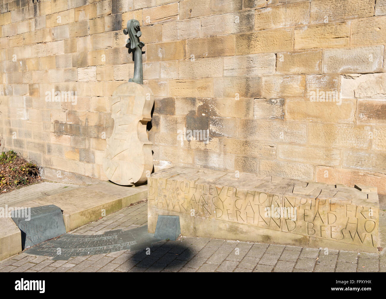 Volksmusiker James Hill Memorial Skulptur des Bildhauers Peter Coates, Gateshead, North East England, UK Stockfoto