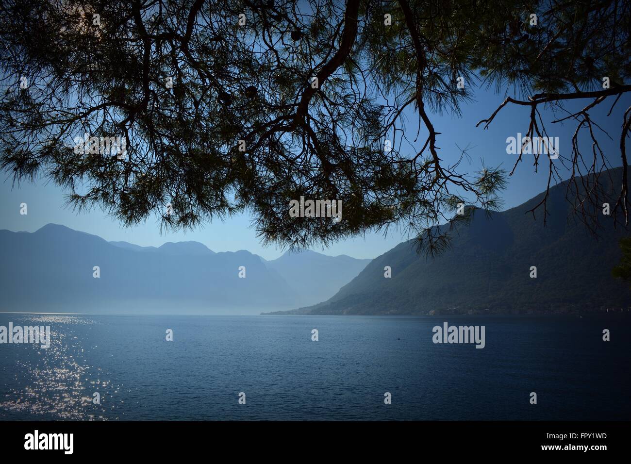 die verschlafene Gewässer von Perast in der Bucht von Kotor-Montenegro an der Adria Stockfoto