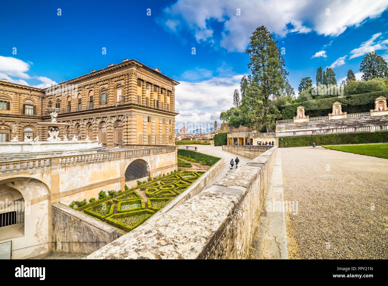 Mauern aus dem sechzehnten Jahrhundert des Palazzo Pitti in Florenz, in Italien, Residenz der Großherzöge der Toskana und später der König von Italien und italienische Garten Stockfoto