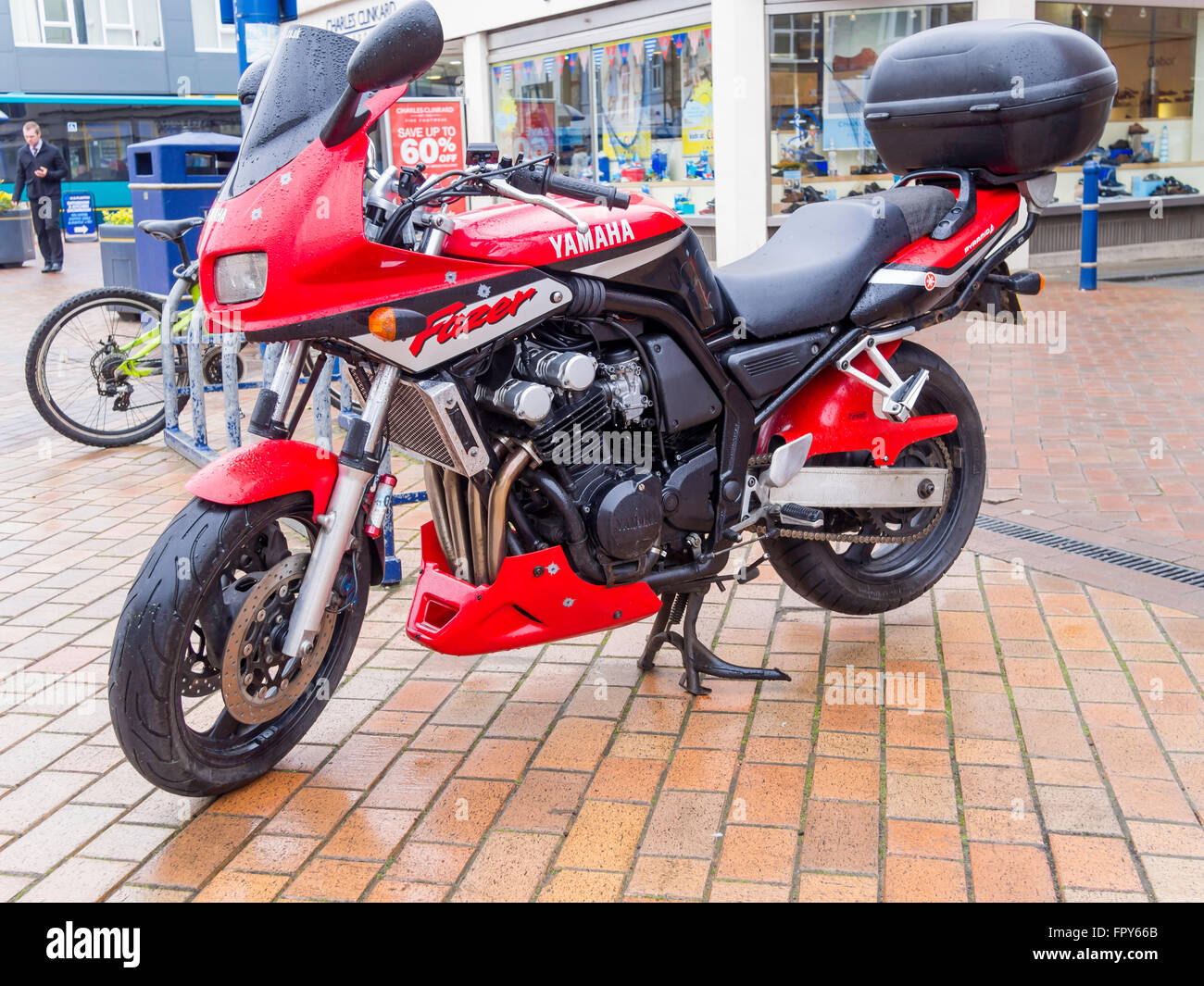 Yamaha Fazer Vierzylinder-Enthusiasten anspruchsvolle hohe powered Roadster Kreuzfahrt Motorrad Stockfoto