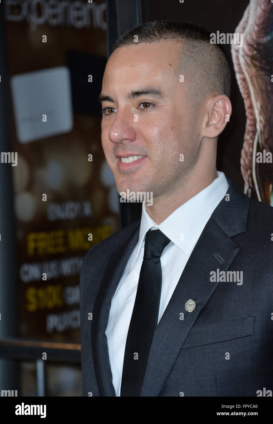 LOS ANGELES, CA - 30. November 2015: Regisseur/Produzent/Autor Michael Dougherty an der Los Angeles premiere seines Films "Krampus" am Arclight Theater, Hollywood. Stockfoto