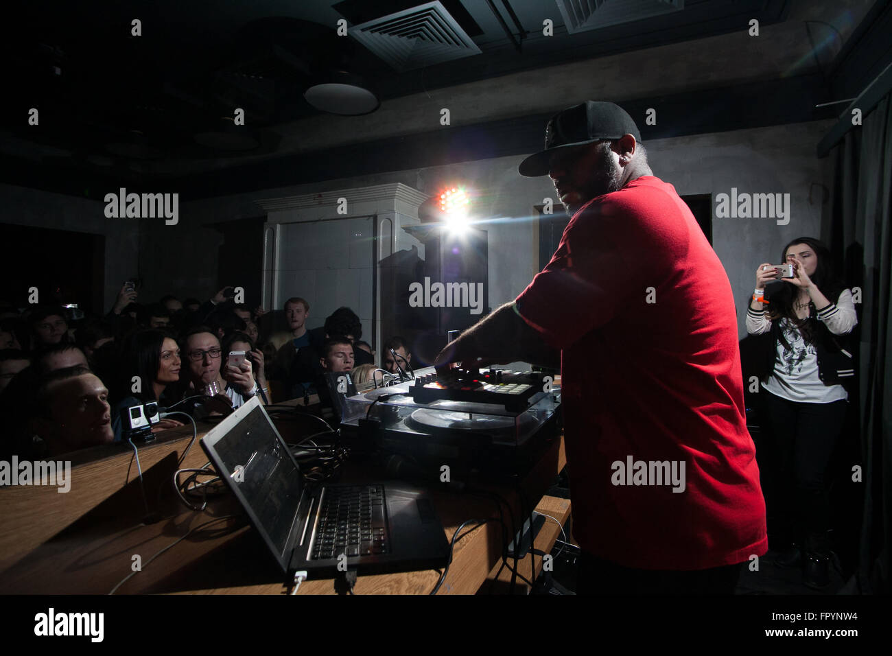 Moskau - 19. Dezember 2015: Konzert des berühmten Hip-Hop-Produzent aus Detroit, USA Erik Stephens bekannt als Apollo Brown Stockfoto