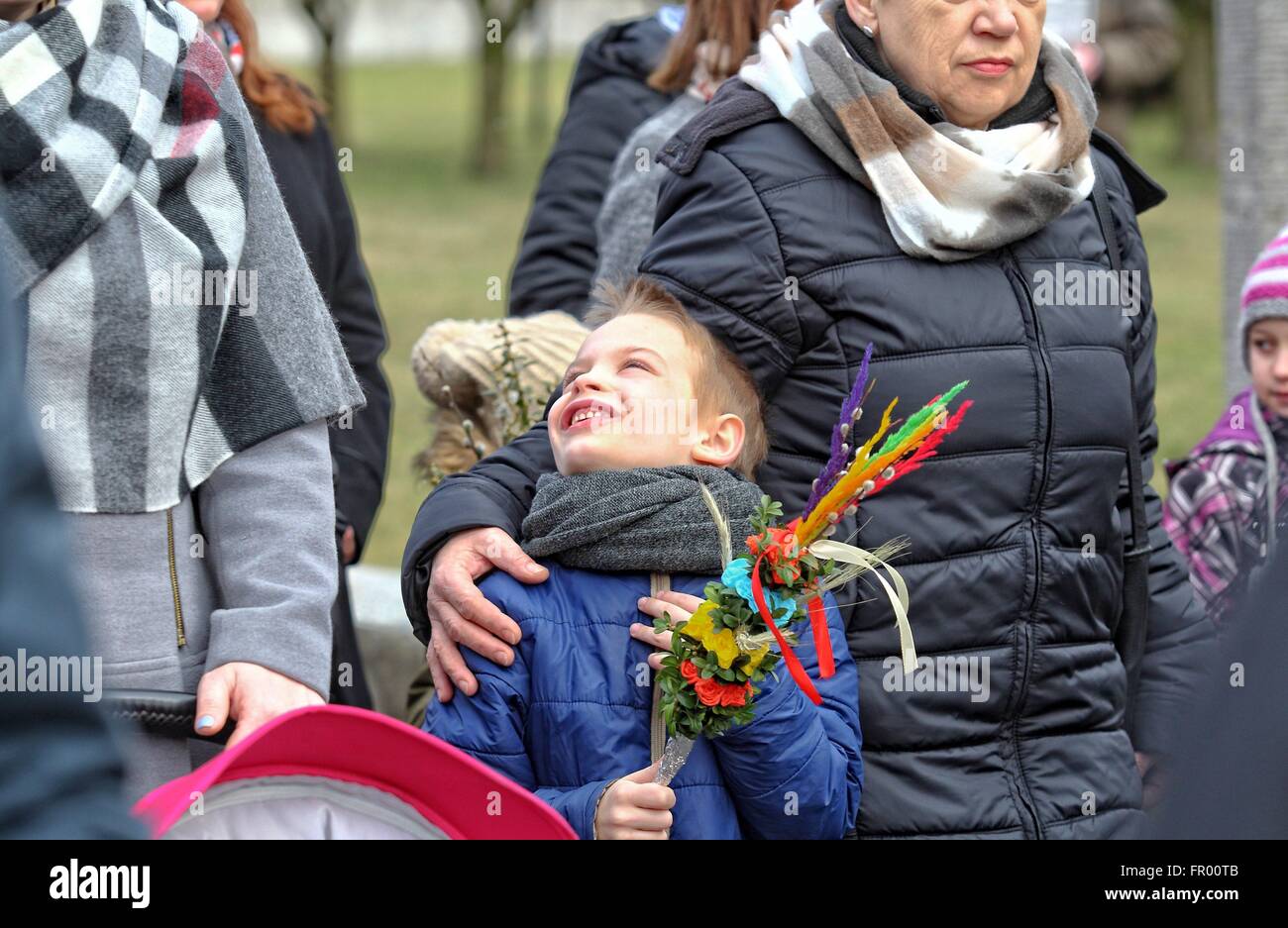 Pelplin, Polen 20. März 2016 Christen besuchen die Palmprozession am Palmsonntag am 20. März 2016 in Pelpin, Polen. Am Palmsonntag fällt auf den Sonntag vor Ostern. Das fest erinnert an den Einzug Jesu in Jerusalem. Bildnachweis: Michal Fludra/Alamy Live-Nachrichten Stockfoto