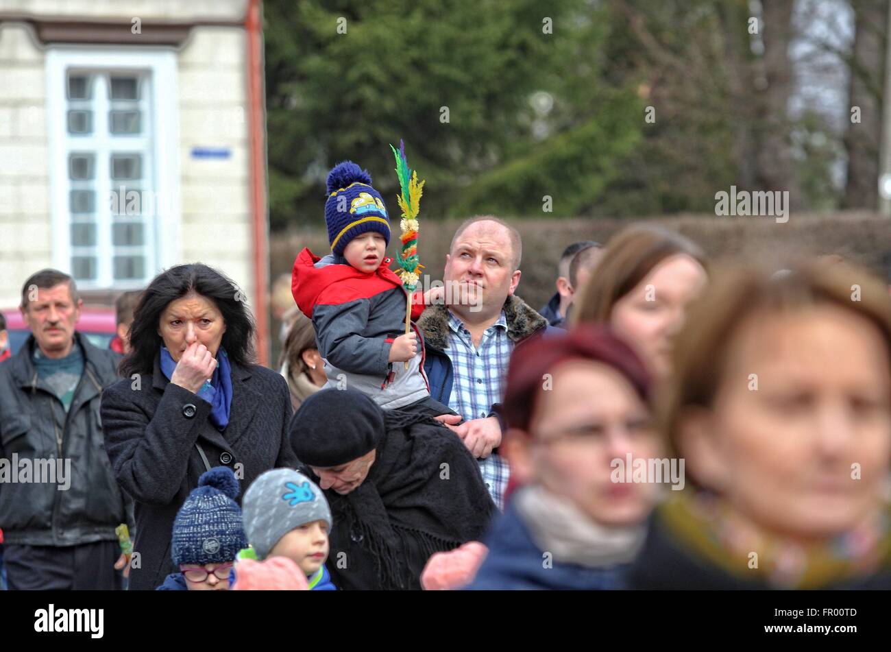 Pelplin, Polen 20. März 2016 Christen besuchen die Palmprozession am Palmsonntag am 20. März 2016 in Pelpin, Polen. Am Palmsonntag fällt auf den Sonntag vor Ostern. Das fest erinnert an den Einzug Jesu in Jerusalem. Bildnachweis: Michal Fludra/Alamy Live-Nachrichten Stockfoto