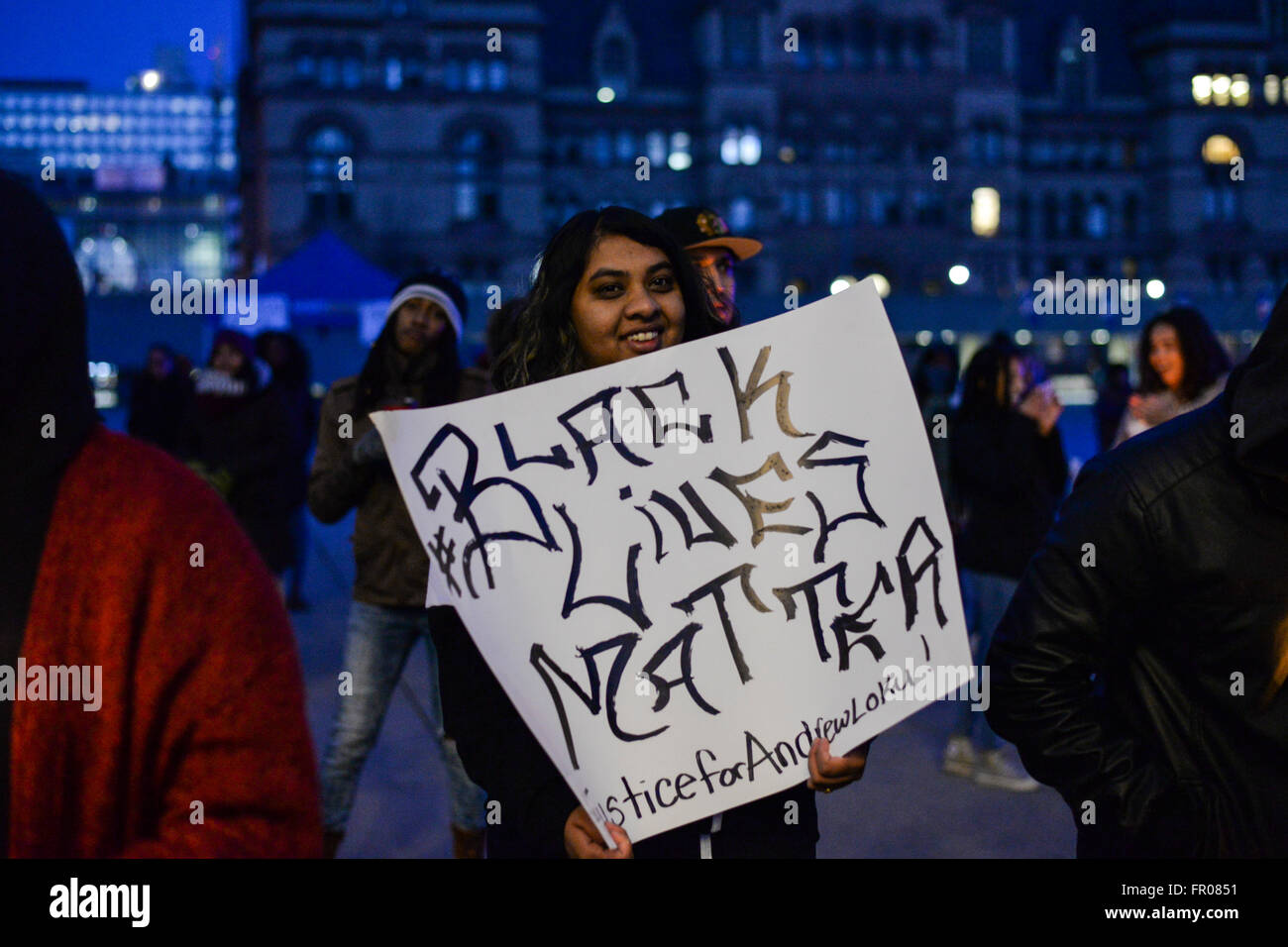 Ontario, Kanada. 20. März 2016. Torontos Black Community Handlung in Solidarität am Nathan Phillips Square in Toronto, Kanada. Bildnachweis: NISARGMEDIA/Alamy Live-Nachrichten Stockfoto