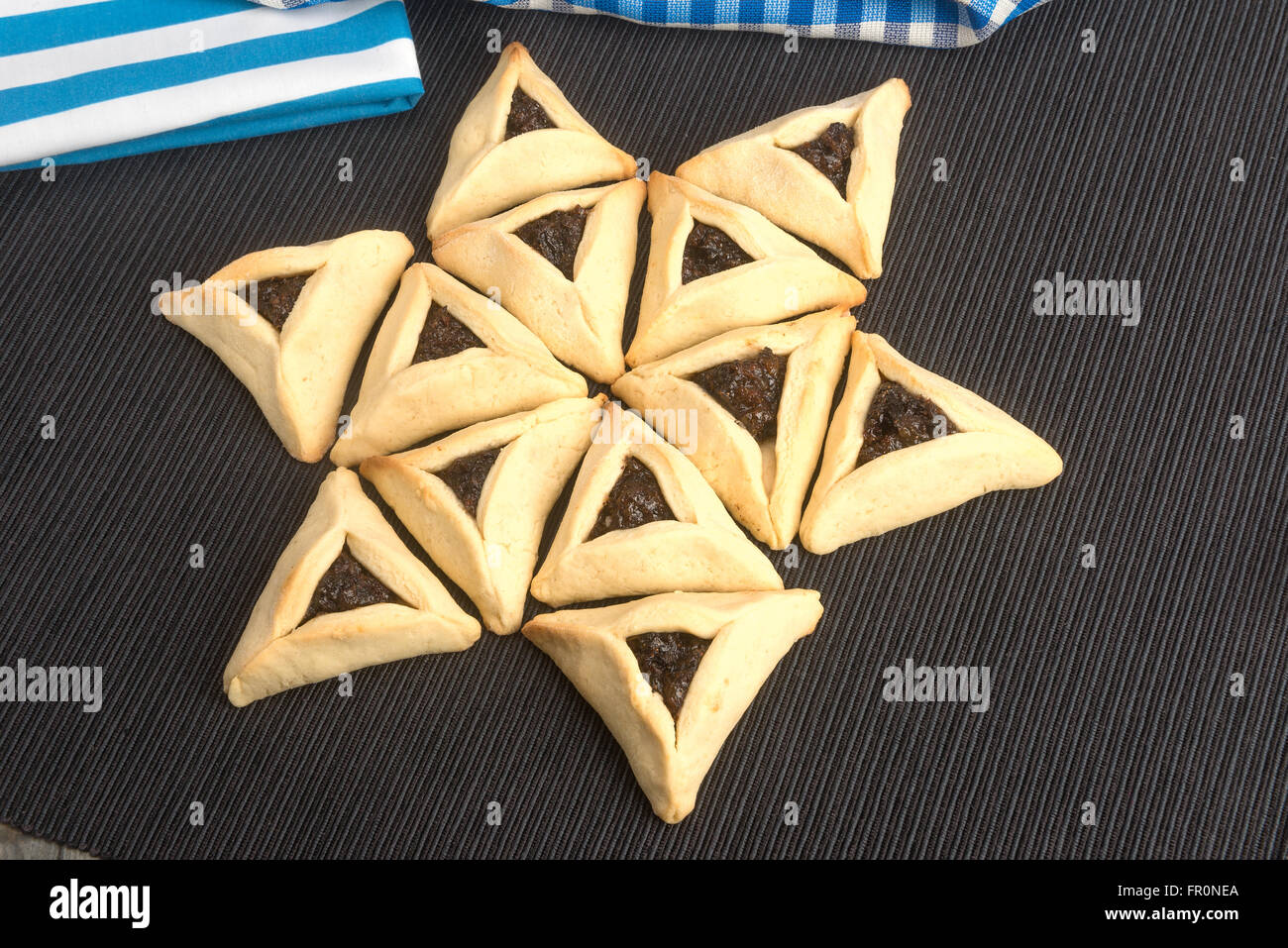 Ashkenazi Juden Essen auf Purim dreieckige Gebäck namens Hamantaschen