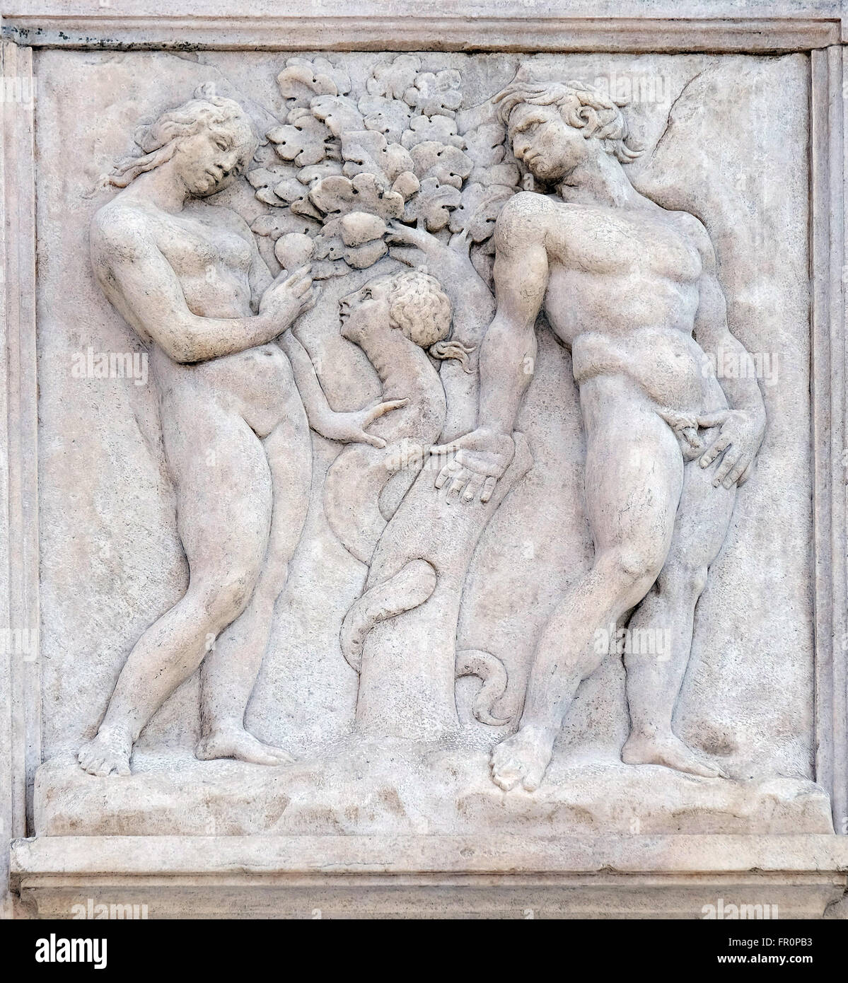 Versuchung, Genesis Relief am Portal von St. Petronius Basilica in Bologna, Italien, am 4. Juni 2015 Stockfoto