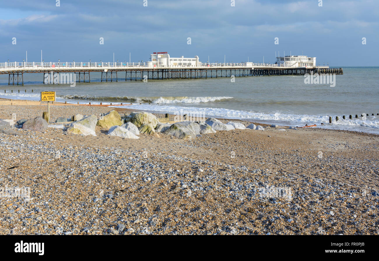 Worthing Strand und Pier in Worthing, West Sussex, England, UK. Stockfoto