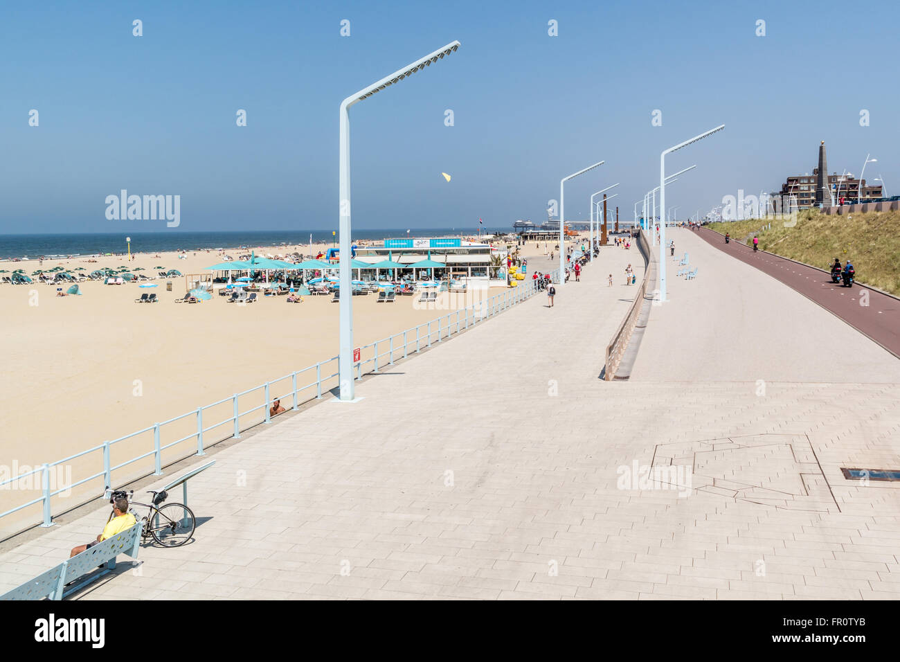 Panoramablick auf Meer Promenade und Pier von Scheveningen in den Haag, Niederlande Stockfoto