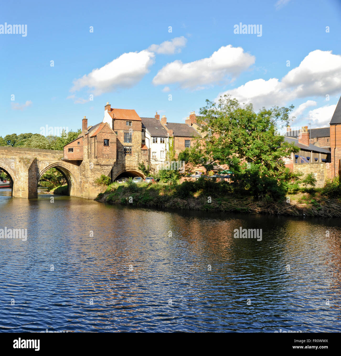 Fluss-Abnutzung und Brücke in Durham, England Stockfoto
