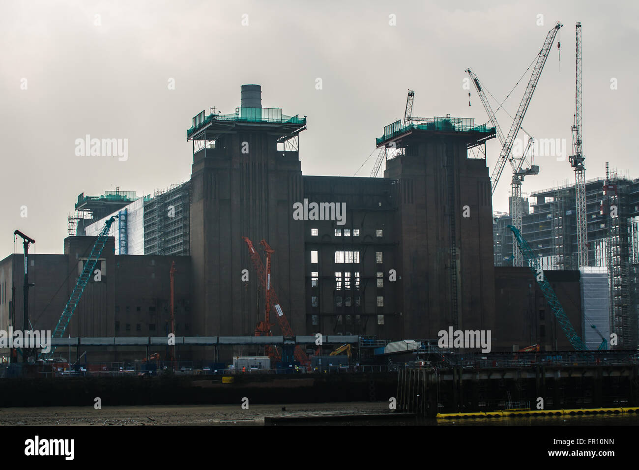Battersea Power Station in London ist eine stillgelegte Kohlekraftwerk befindet sich am Südufer der Themse entwickelt werden Stockfoto