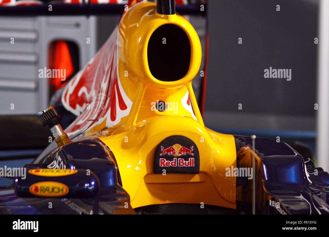 Kiew, UKRAINE - 19. Mai 2012: Details des Red Bull RB7 Rennwagen während der Red-Bull-Champions-Parade auf den Straßen von Kiew Stockfoto