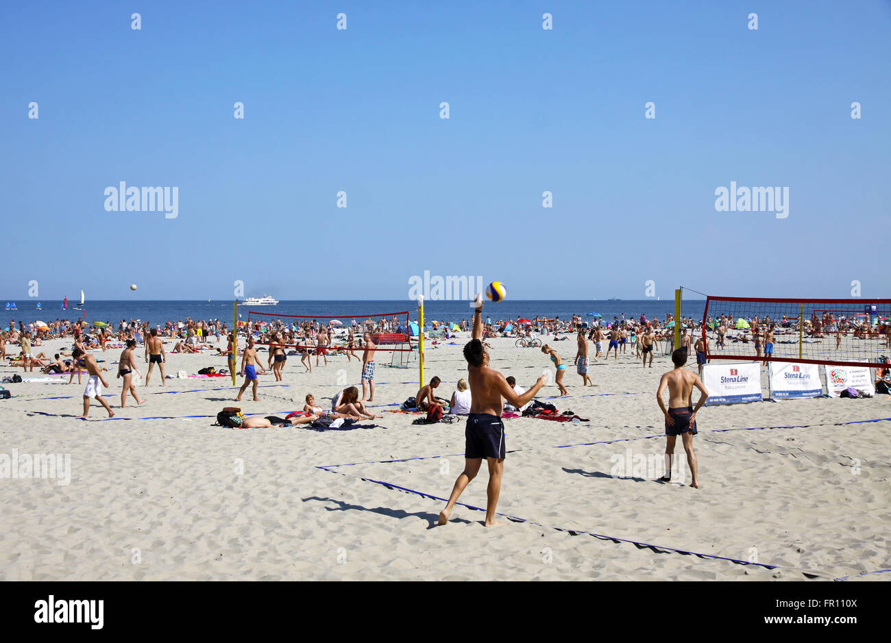 Überfüllten städtischen Strand in Gdynia, Ostsee, Polen Stockfoto