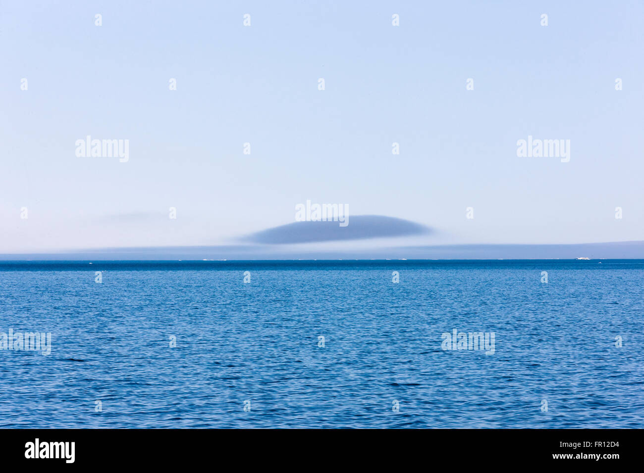 Wolken über dem Ozean, Tschuktschensee, Russlands Fernen Osten Stockfoto Wolken über dem Ozean, Tschuktschensee, Russlands Fernen Osten Stockfoto