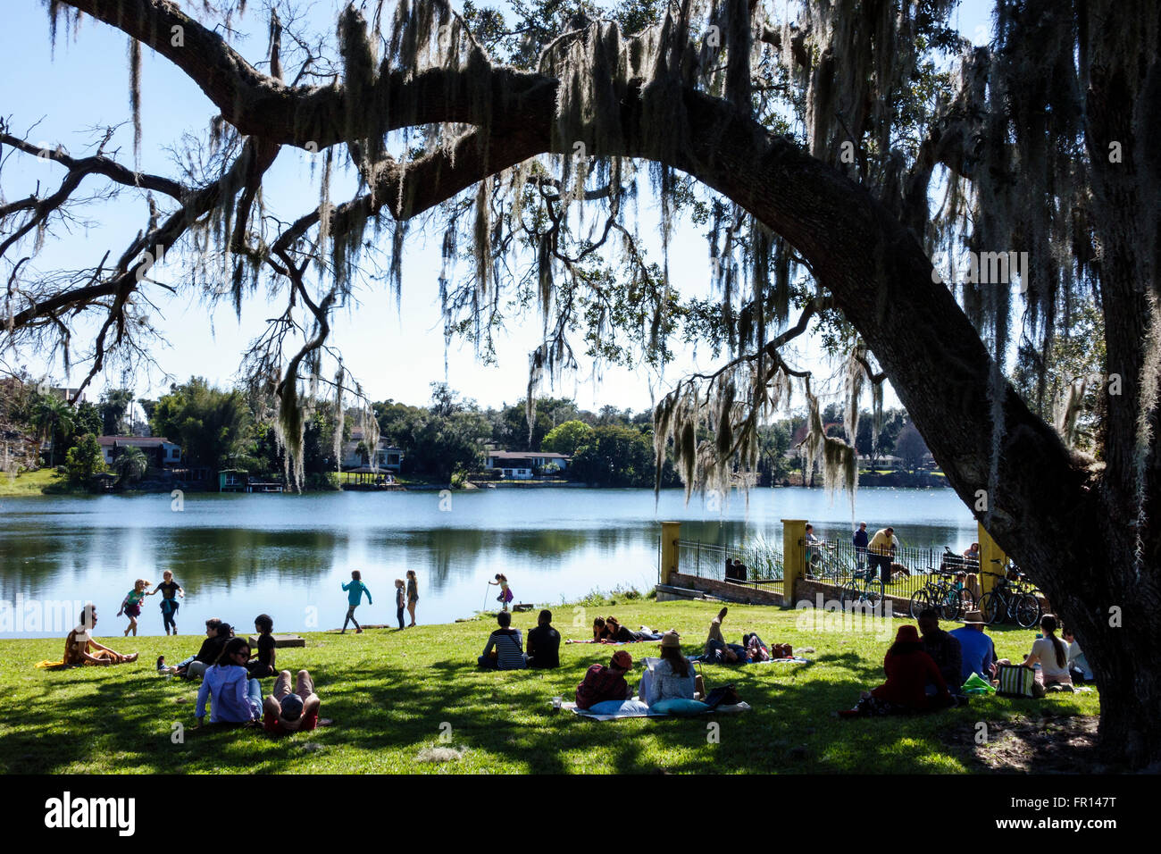 Orlando Florida, North Orange District, Loch Haven Park, das Mennello Museum of American Art, Indie-Folkfest, Festival, Messe, Familien, Rasen, Lake Formosa, Span Stockfoto