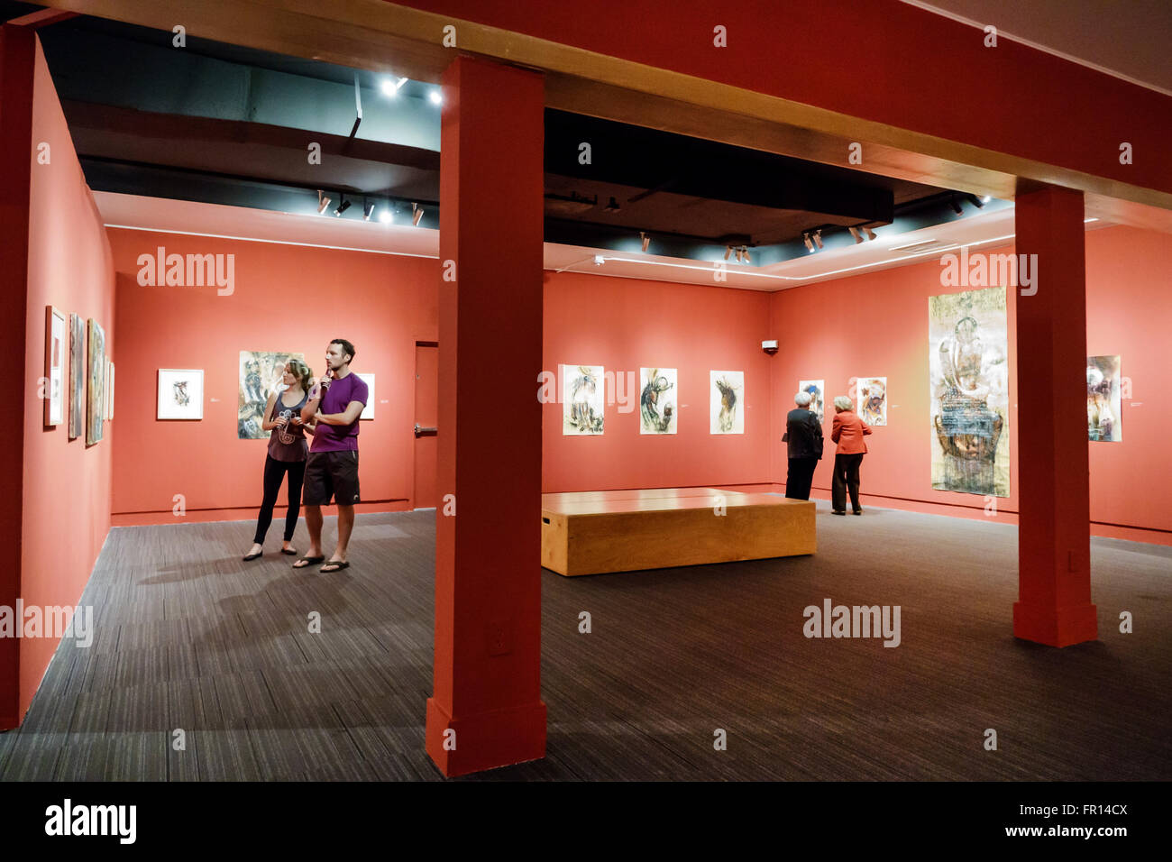 Florida Melbourne, Eau Gallie District, Foosaner Art Museum, innen, Galerie, Erwachsene, Erwachsene, Männer, Männer, Frauen, Frauen, Paare, suchen, Pfade Ta Stockfoto