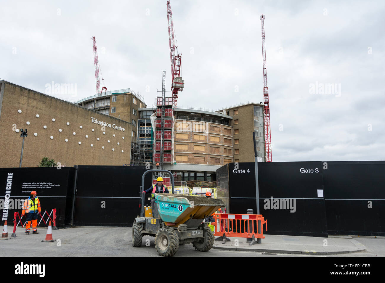 Bauarbeiten auf dem Gelände des ehemaligen Hauptquartiers des BBC Television Centre in White City in West London, England, Großbritannien Stockfoto