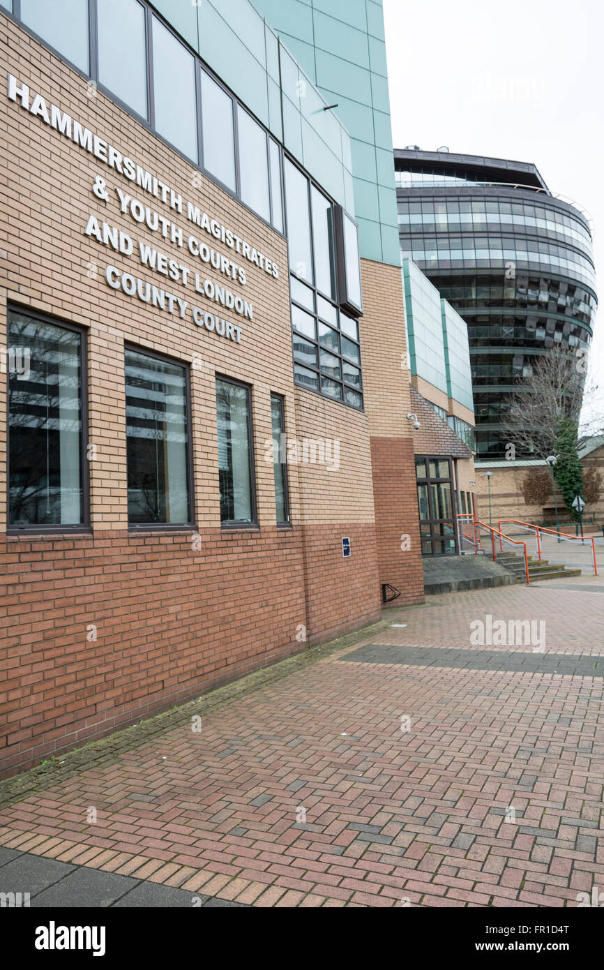 Das Äußere der Hammersmith Magistrates and Youth Court in SW London, Großbritannien Stockfoto