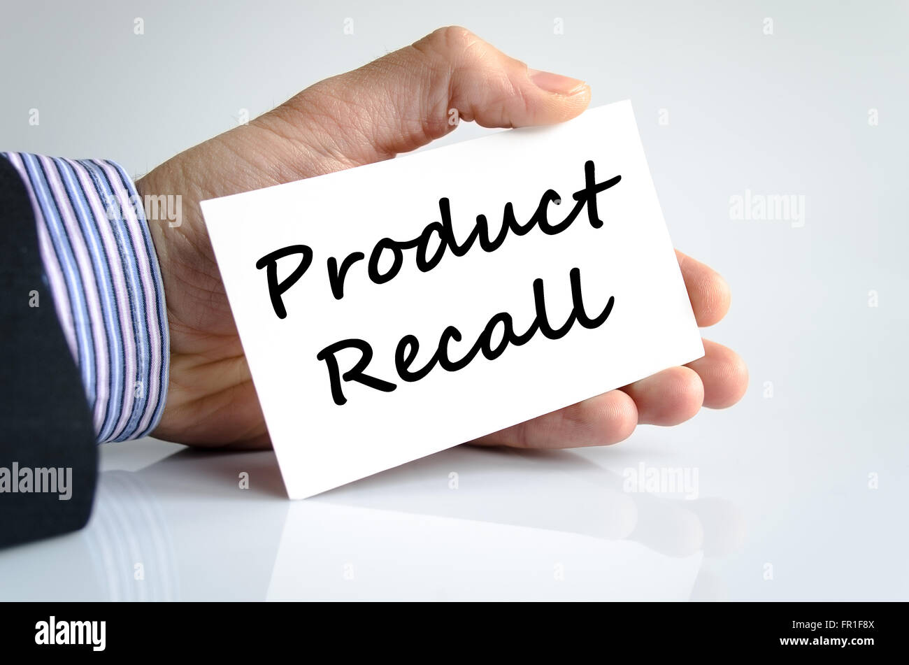 Produkt-Rückruf Textkonzept isoliert auf weißem Hintergrund Stockfoto