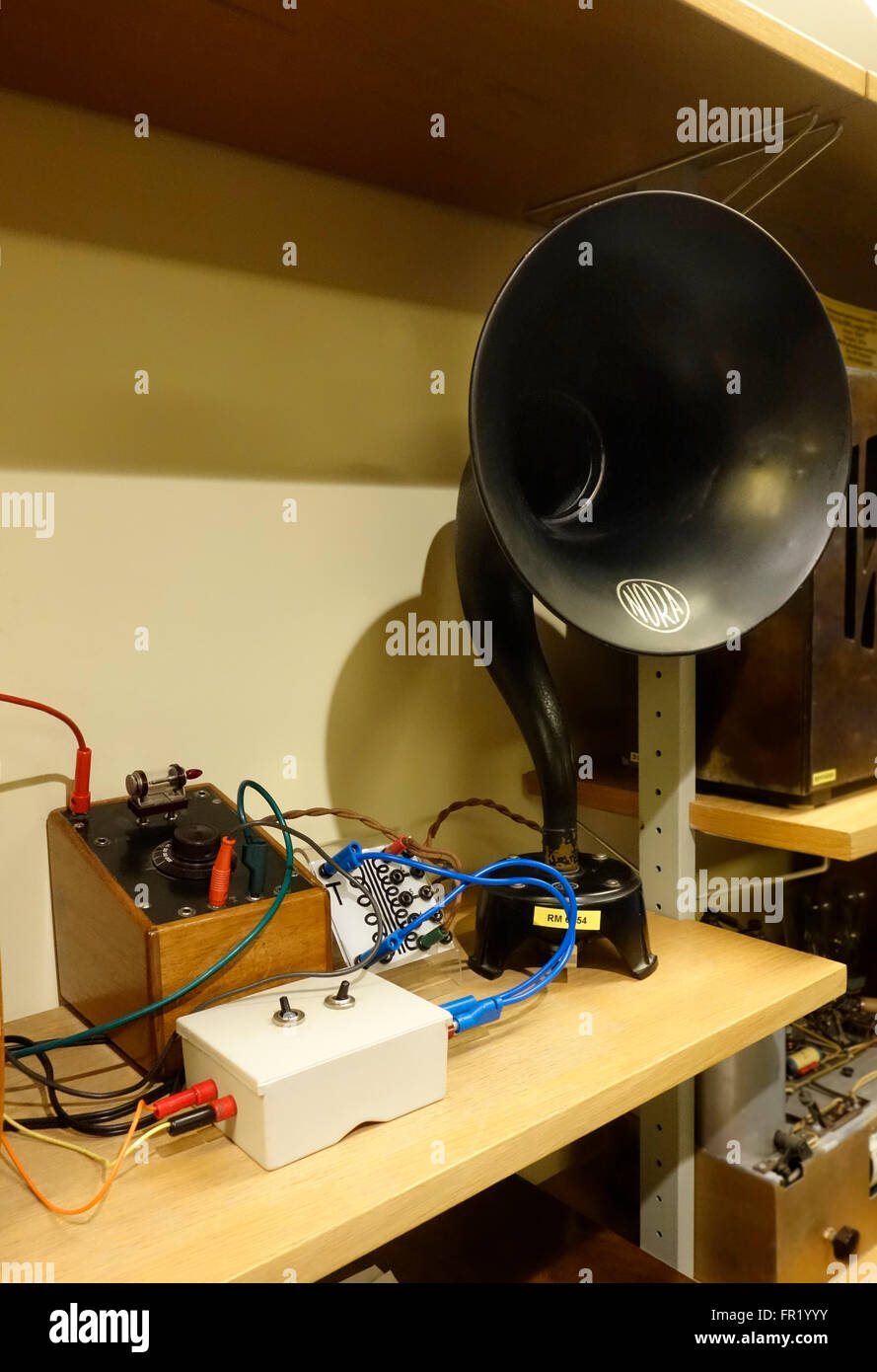 Einfache Kristall-Radio-Empfänger, mit denen keine andere Stromquelle aber, die ausschließlich von der Macht der Radiowellen empfangen zusammenarbeitet Stockfoto