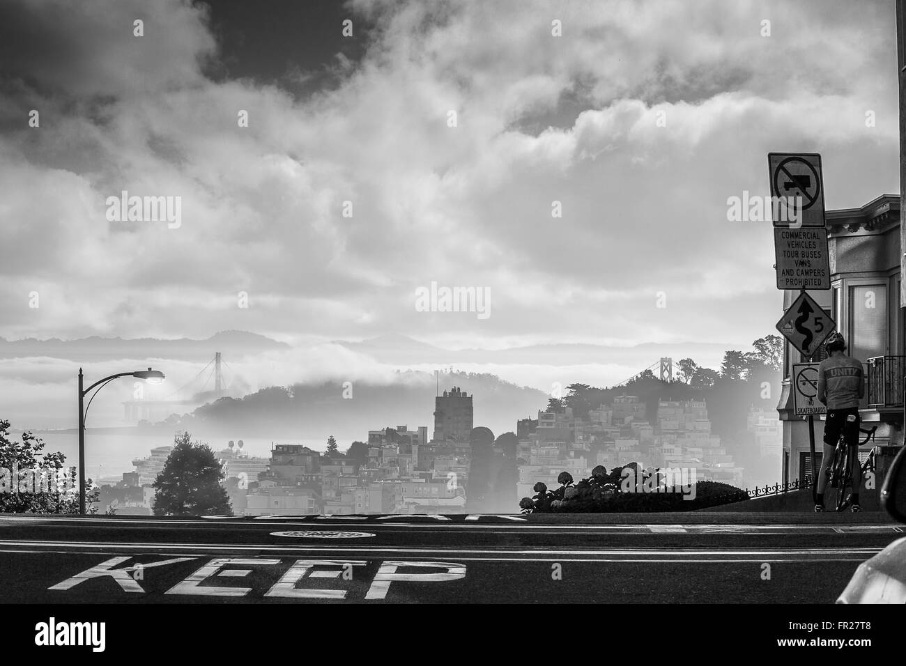 Anzeigen von Lombard Street auf dem Russian Hill, San Francisco, Kalifornien Stockfoto
