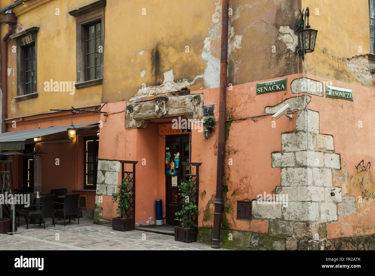 Straßenecke in der Altstadt von Krakau, Polen. Stockfoto