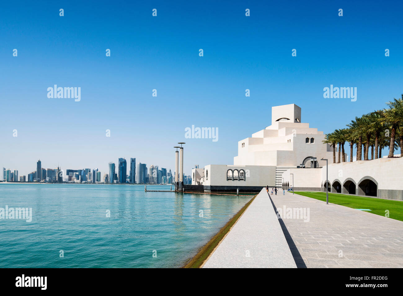 Ansicht des Museum für islamische Kunst und die Skyline der Stadt in Doha Katar Stockfoto
