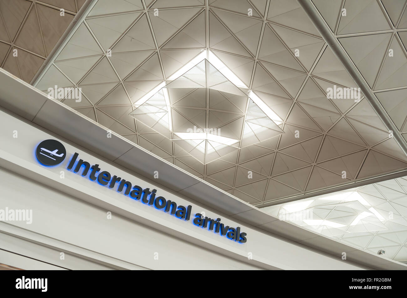 Flughafen Ankünfte Abflüge internationale Flüge Rolle des Wartens für Stornierungen und an- Stockfoto