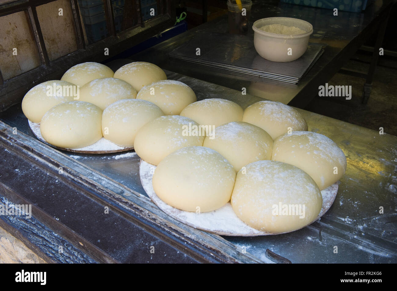 Galettes de Perouges, Gebäck Bäckerhefe, mittelalterliche ummauerte Stadt Perouges, Frankreich Stockfoto