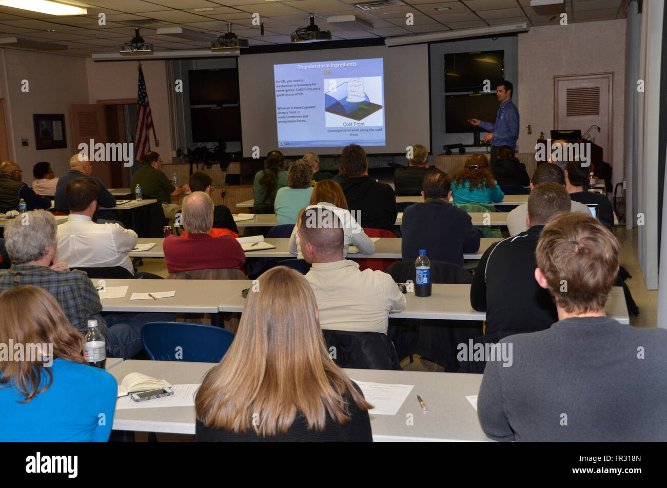 Professionelle Wetter Spotter, in einem Kurs auf was Sie bei einem Sturm suchen Stockfoto