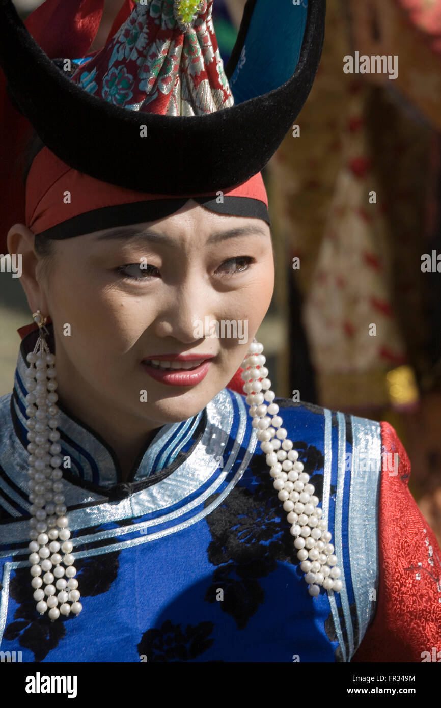 Mongolen don die Tracht des Landes 20 verschiedene ethnische Gruppen oder Stämmen, wie sie für Nadaam Festival sammeln. Stockfoto