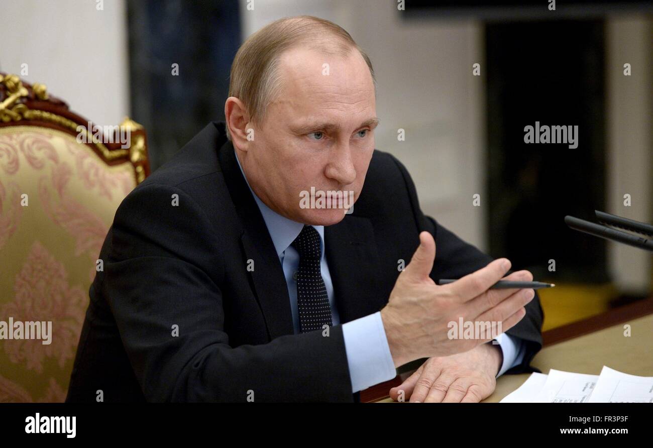 Der russische Präsident Vladimir Putin während einer Kabinettssitzung, doping im Sport im Kreml 16. März 2016 in Moskau zu diskutieren. Stockfoto