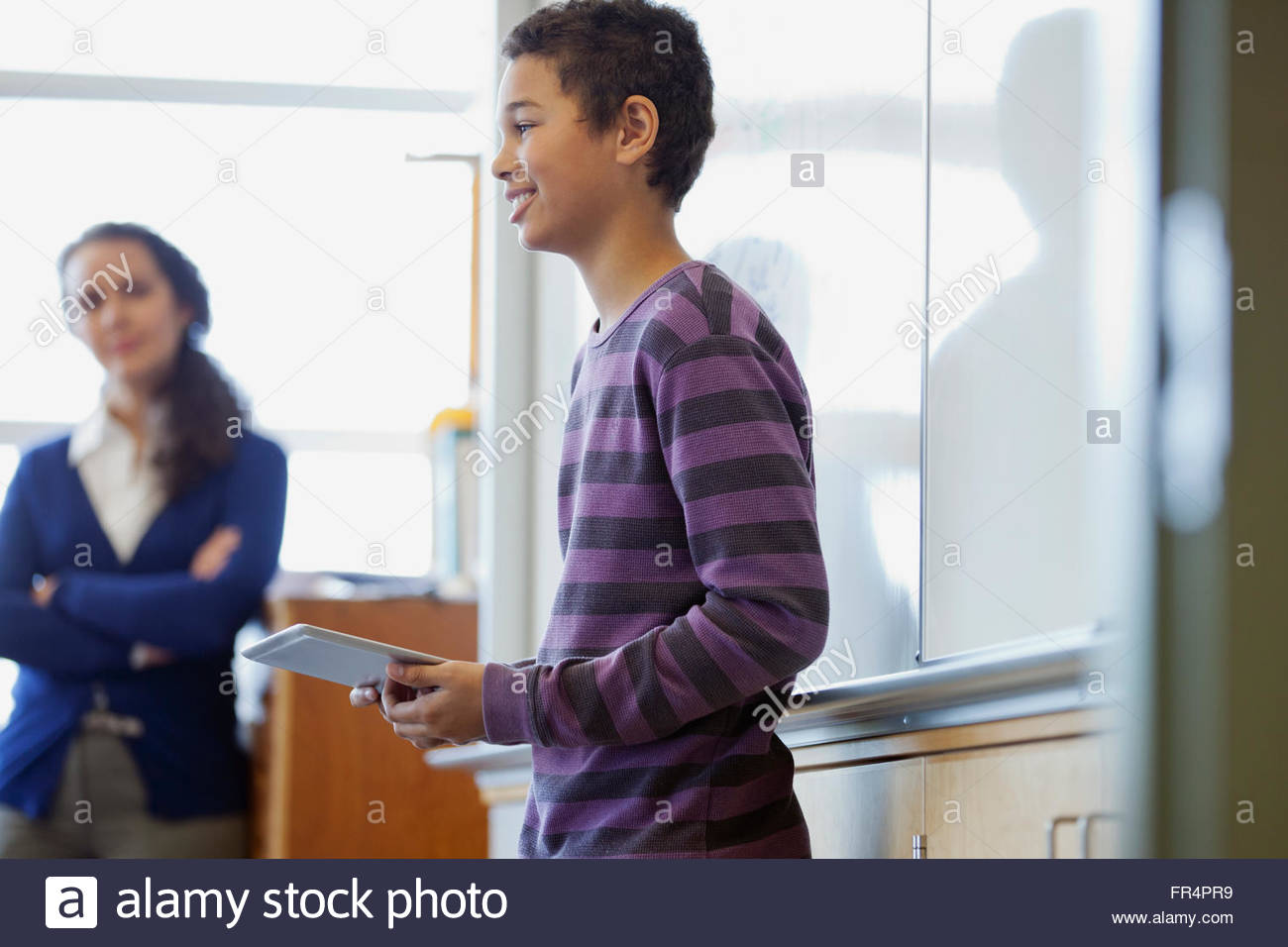 männliche Mittelschule Student Klasse zu präsentieren Stockfoto