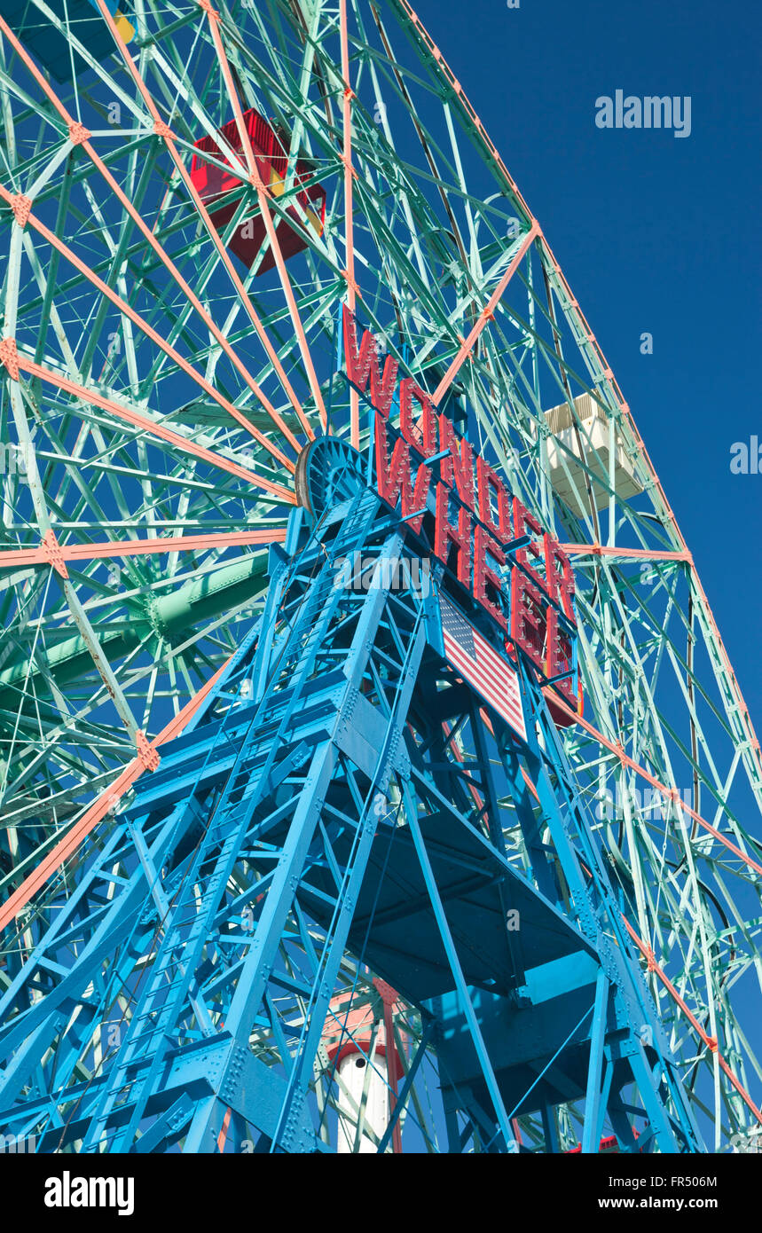 WUNDER RAD ZEICHEN DENOS WONDER WHEEL AMUSEMENT PARK CONEY ISLAND BROOKLYN NEW YORK CITY USA Stockfoto