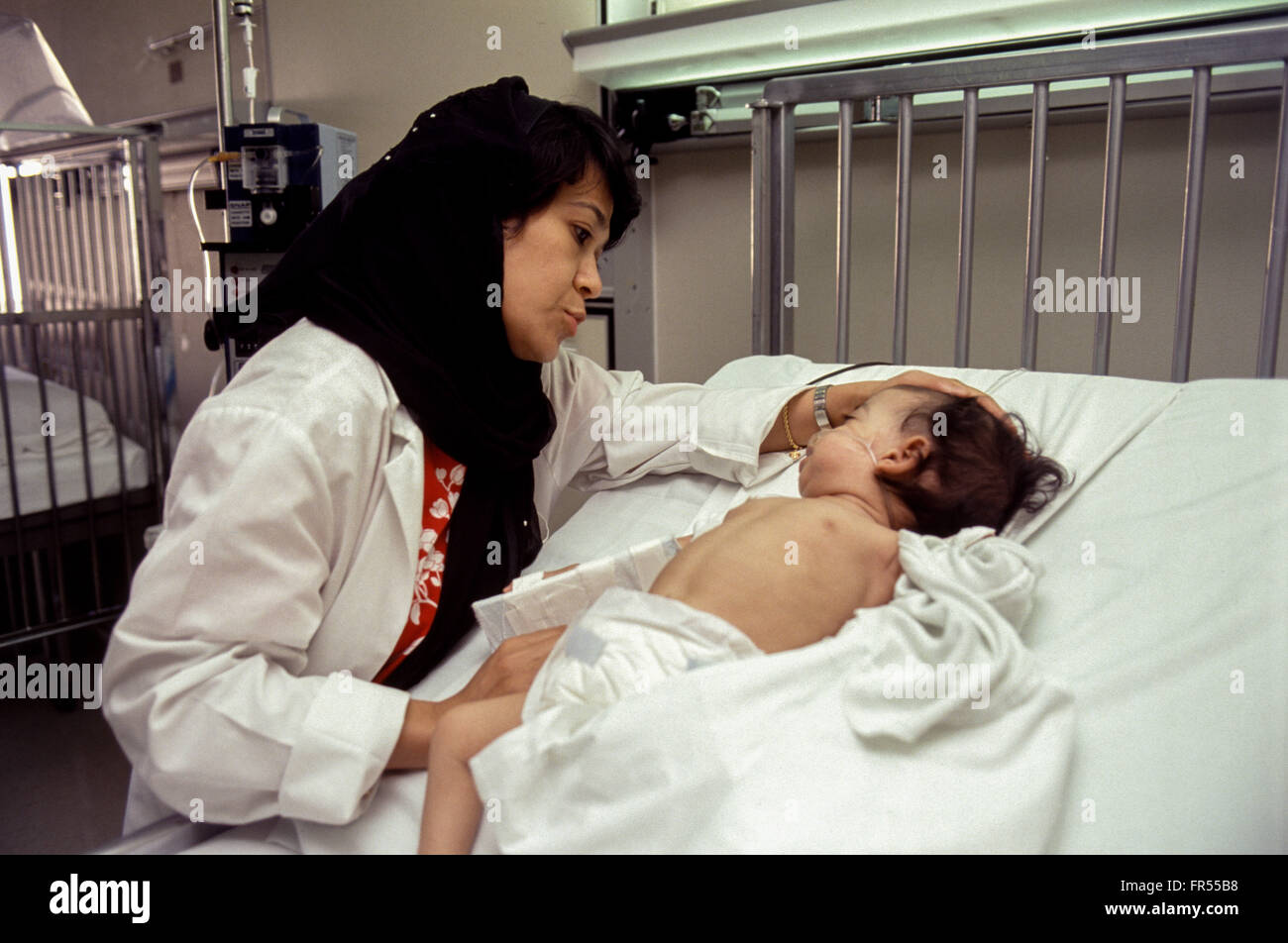 Eine pädiatrische Arzt im Klinikum Medical Services Organisation bei Saudi Aramco in Dhahran. Stockfoto