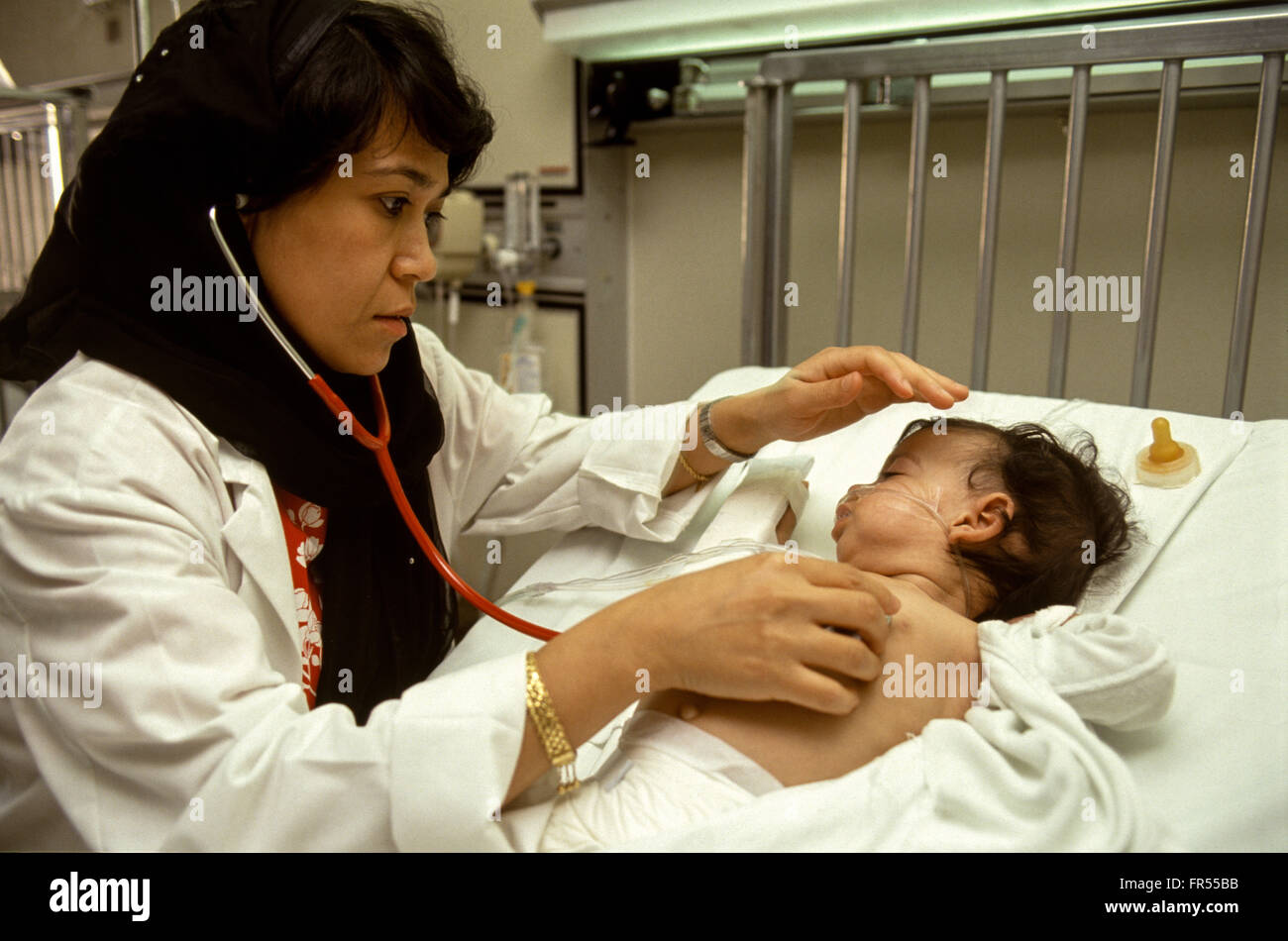 Eine pädiatrische Arzt im Klinikum Medical Services Organisation bei Saudi Aramco in Dhahran. Stockfoto