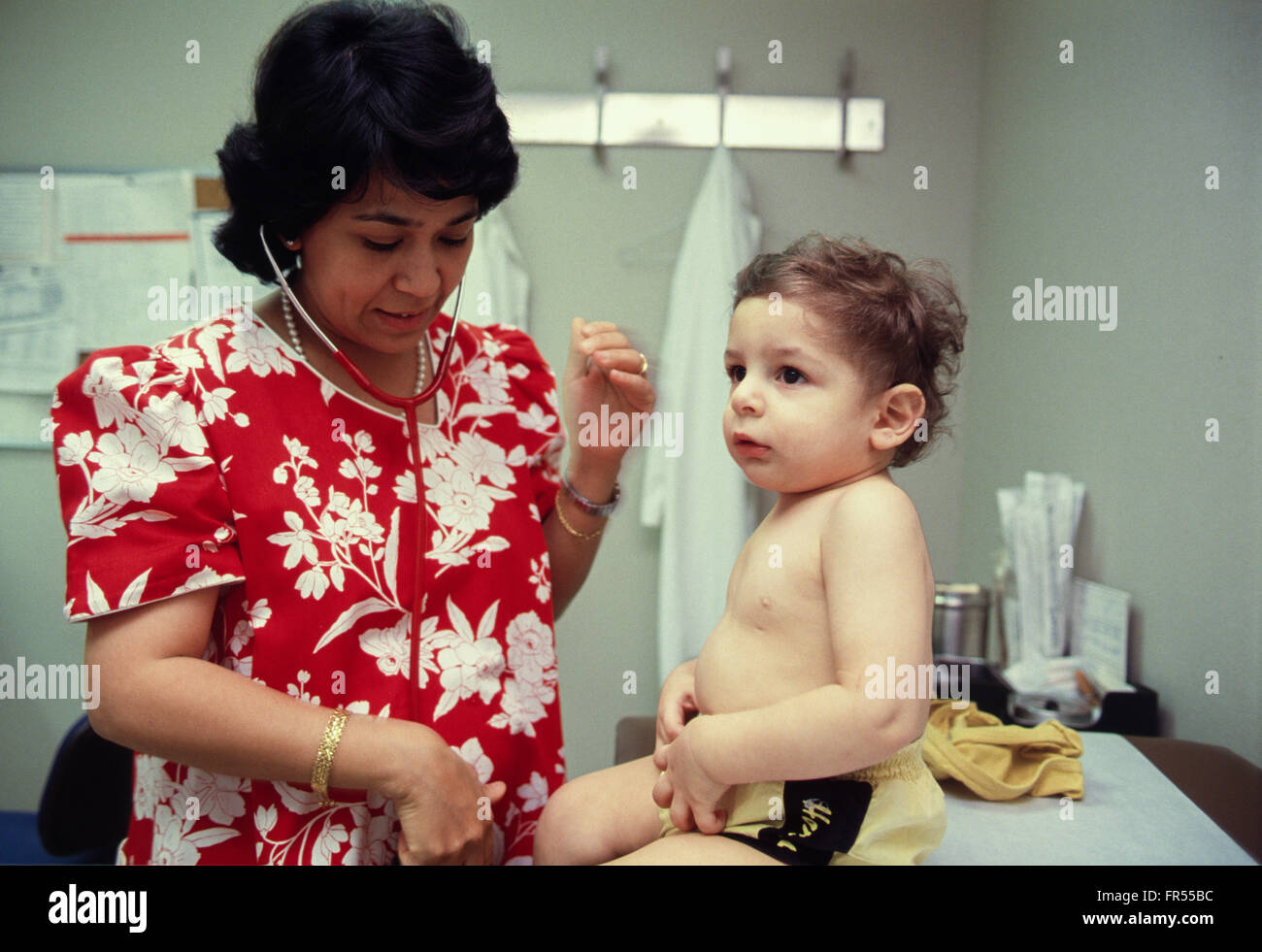 Eine pädiatrische Arzt im Klinikum Medical Services Organisation bei Saudi Aramco in Dhahran. Stockfoto
