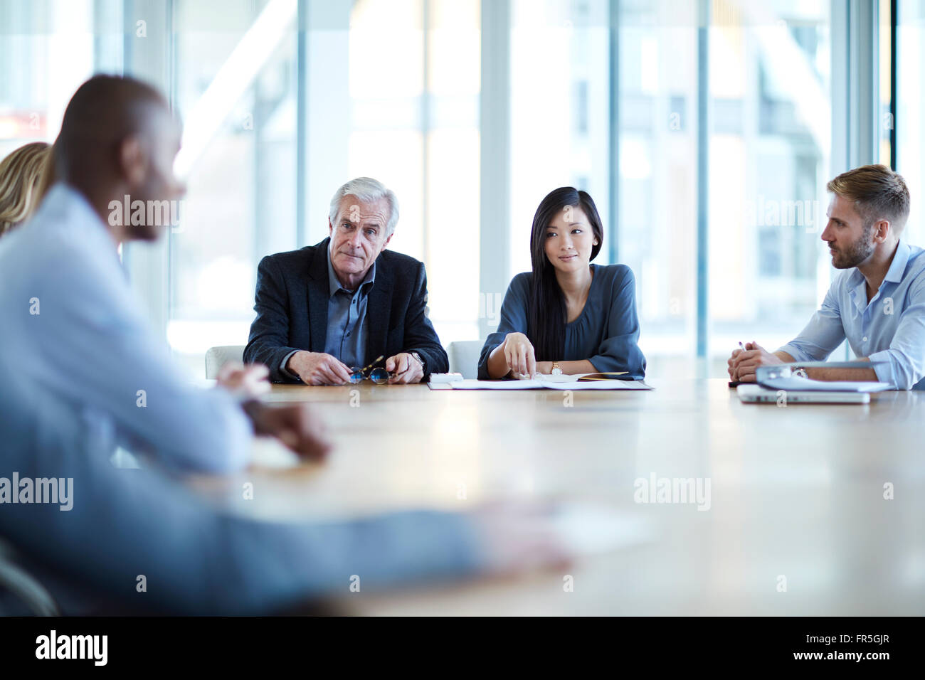Geschäftsleute treffen im Konferenzraum Stockfoto