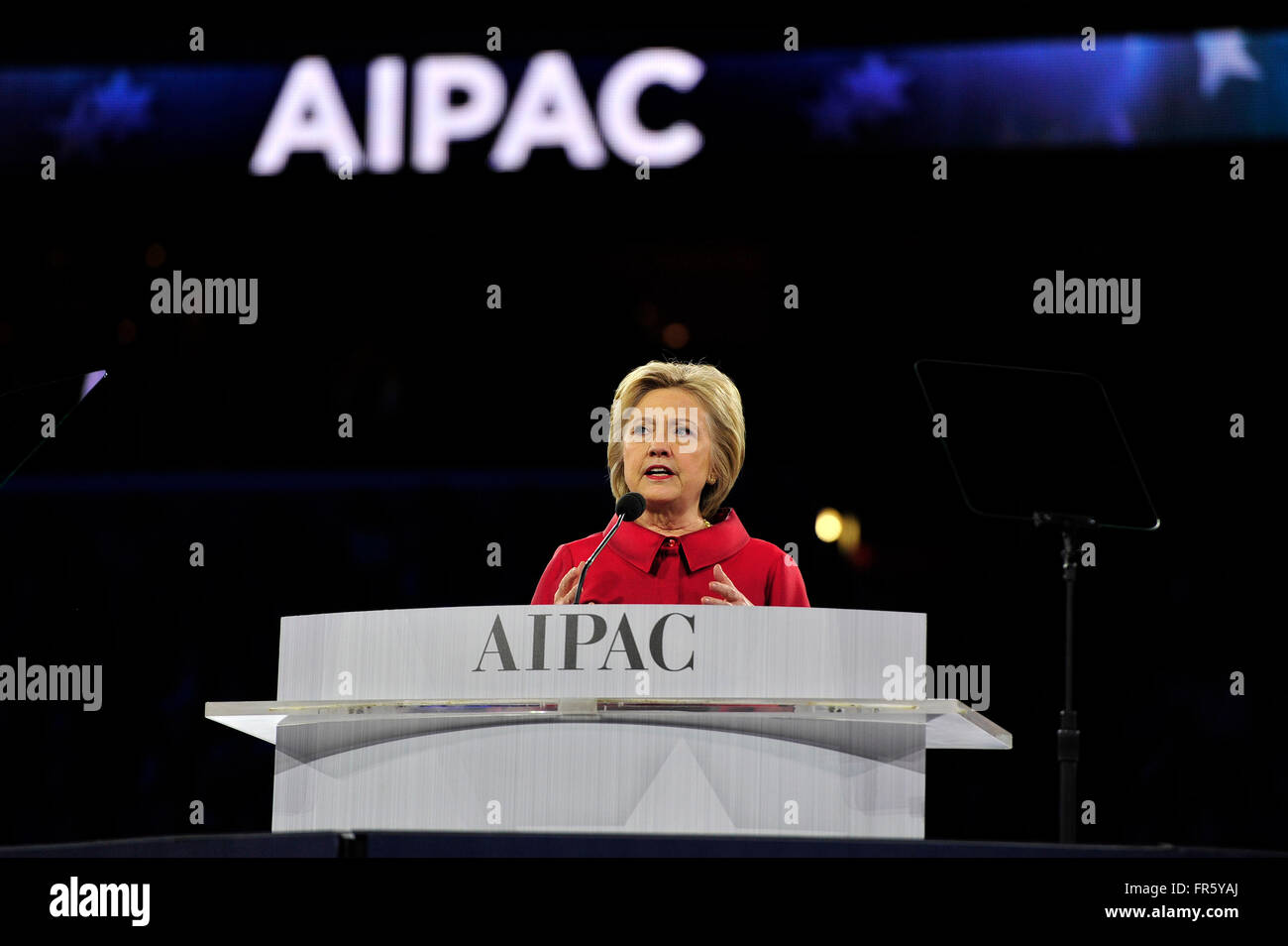 Ehemaliger United States Secretary Of State Hillary Rodham Clinton, ein Kandidat für die Nominierung der Demokratischen Partei für Präsidenten der Vereinigten Staaten, spricht bei der 2016 AIPAC Policy Conference im Verizon Center in Washington, DC auf Montag, 21. März 2016. Bildnachweis: Ron Sachs/CNP - kein Draht-Dienst- Stockfoto