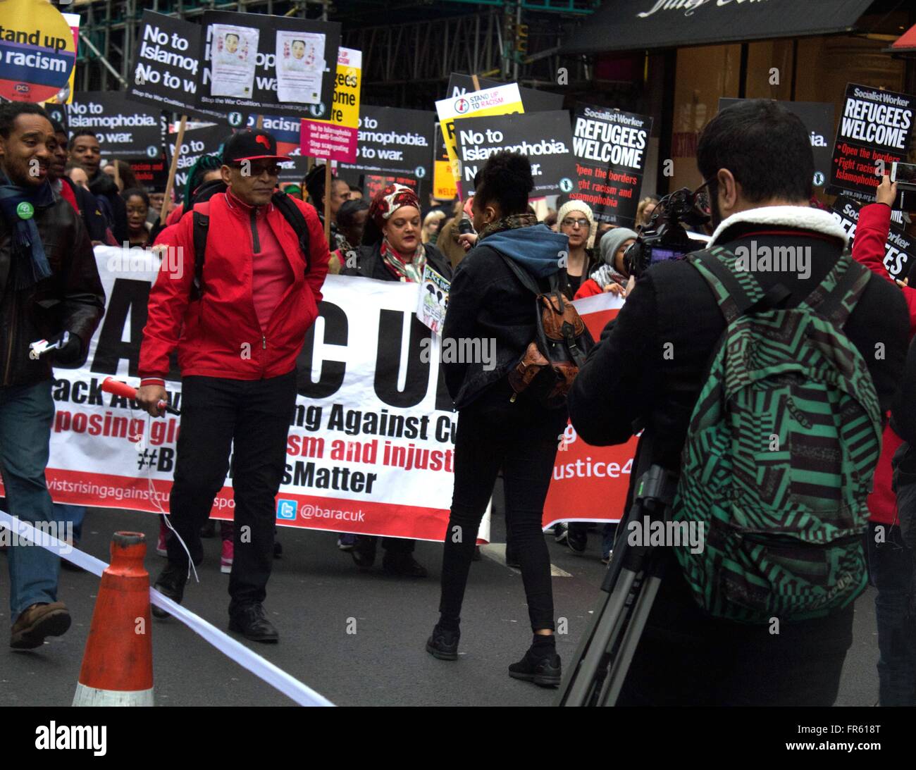 Flüchtlinge willkommen hier - stoppen Sie die Kriegskoalition. 19. März 2016. Regent Street in London Stockfoto