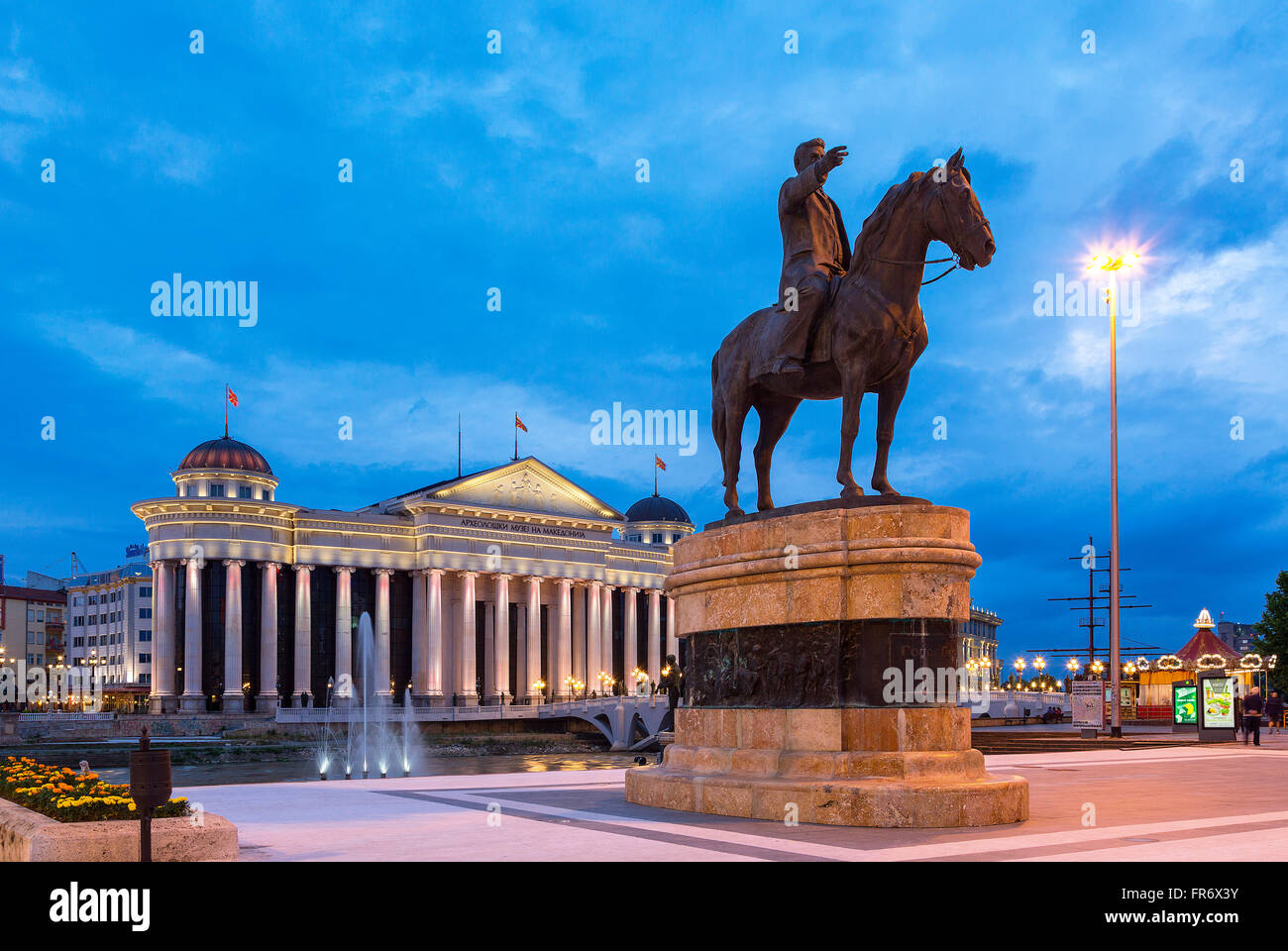 Mazedonien, Skopje, das archäologische Museum von Mazedonien und der Brücke der Kulturen Stockfoto