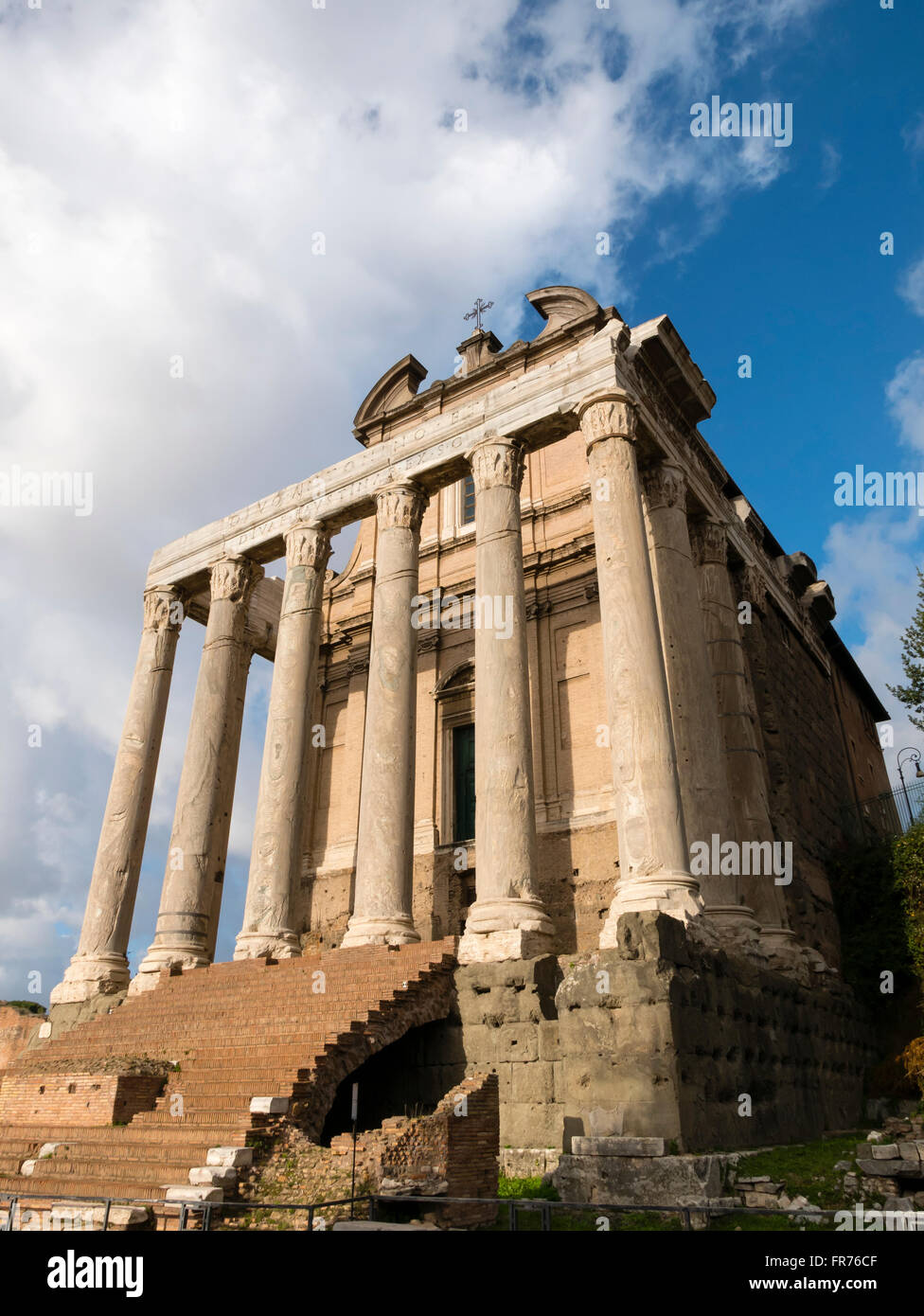 Der Tempel des Antoninus und der Faustina, Forum Romanum, Rom, Italien. Stockfoto