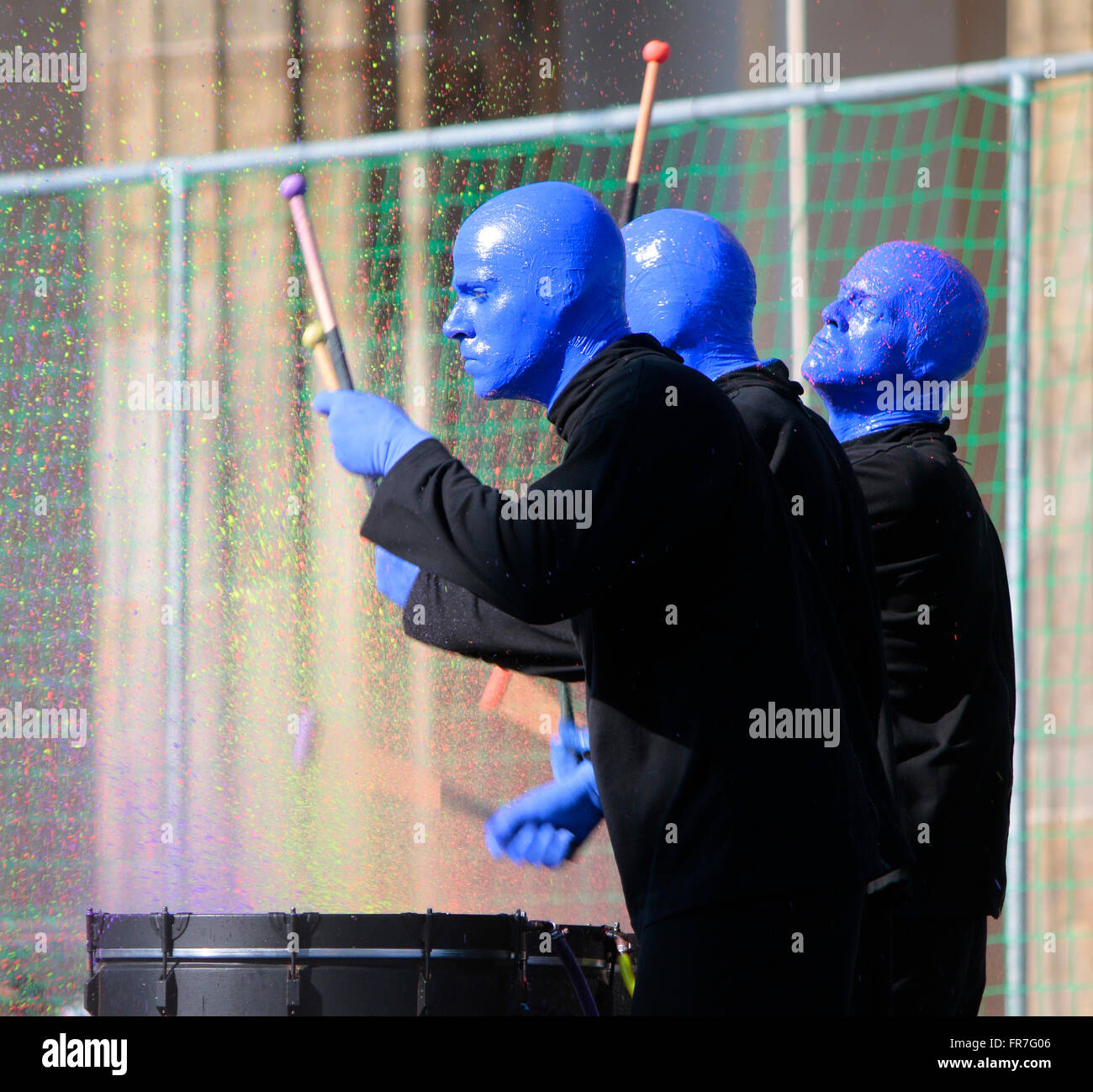 Auftritt der "Blue Man Group" Beim Fanfest Vor Dem Champions-League-Finale, Berlin. Stockfoto