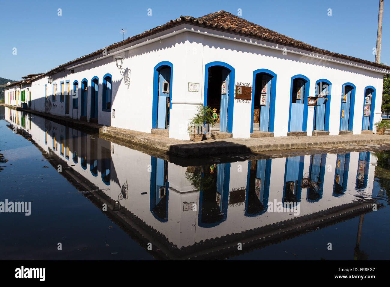 Häuser in der Straße Überschwemmungen durch hohe Stute im historischen Stadtzentrum Stockfoto