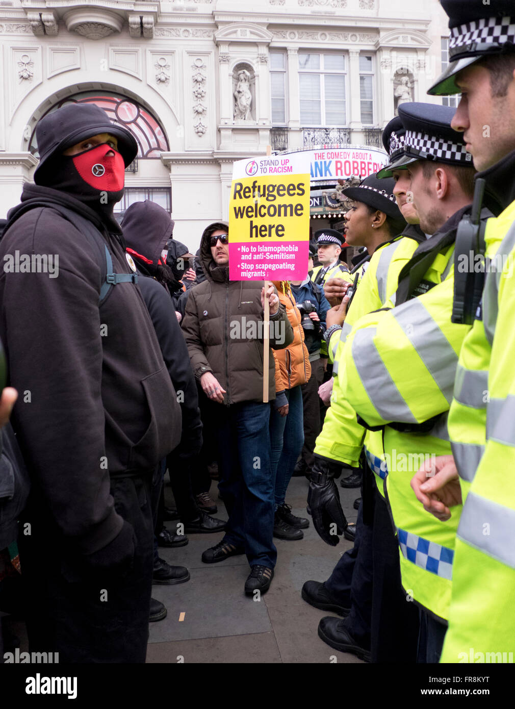 Stehen Sie auf, um Rassismus März Aufnahme Flüchtlinge & protestieren gegen Islamophobie & rassisches Vorurteil London 2016 Stockfoto