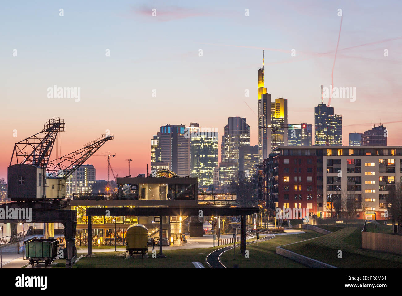 Frankfurt Main Ostend in der Abenddämmerung Stockfoto