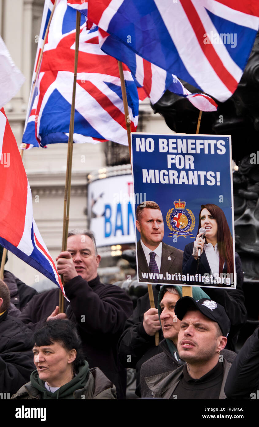 Britain First, eine rechten Flügel rassistische Gruppe sammeln und versuchen, die Stand Up gegen Rassismus Marsch durch London zu stören Stockfoto