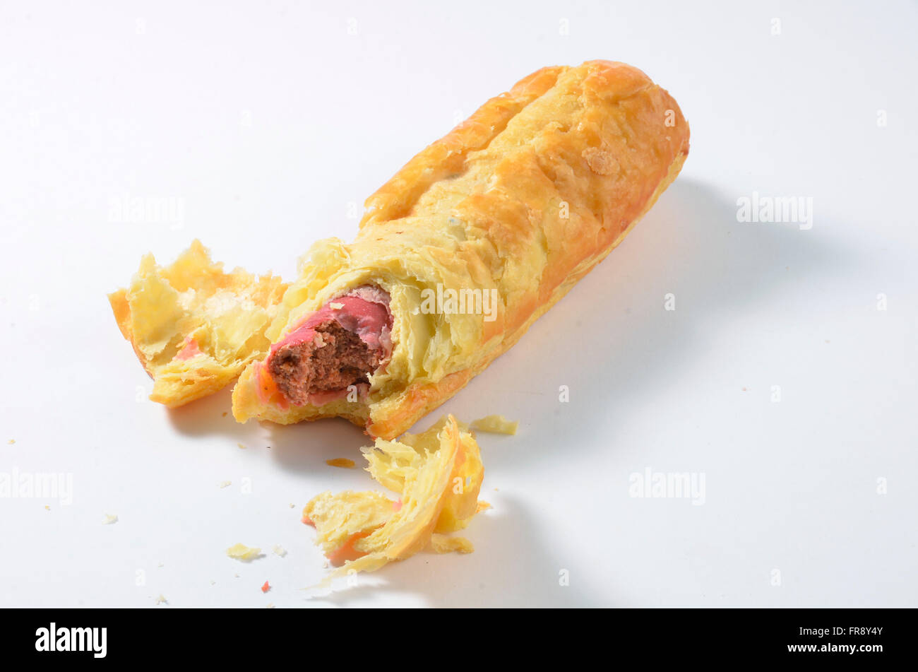 Verdorbene Alte Kartoffel Chips Und Eine Wurst Rollen Mit Bakterien Und Schimmel Auf Sie Zeigen Stockfotografie Alamy