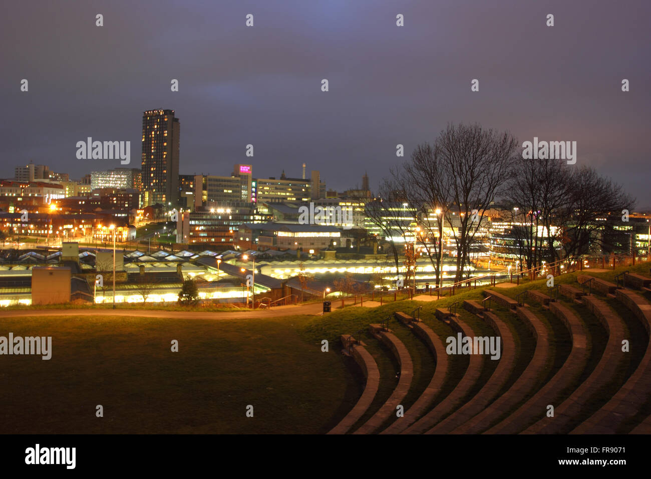 Sheffield Stadtzentrum Ckyline gesehen vom Amphitheater in South Street Park, Sheffield, South Yorkshire England UK Stockfoto