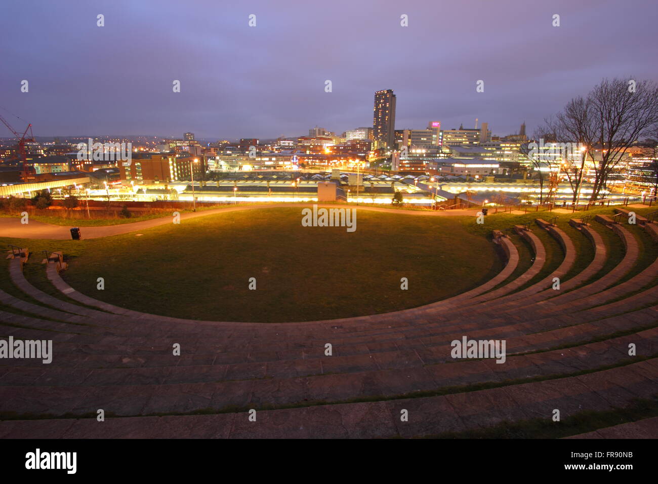 Sheffield Stadtzentrum gesehen vom Amphitheater oberhalb der Stadt Hauptbahnhof, Sheffield, South Yorkshire England Großbritannien Stockfoto
